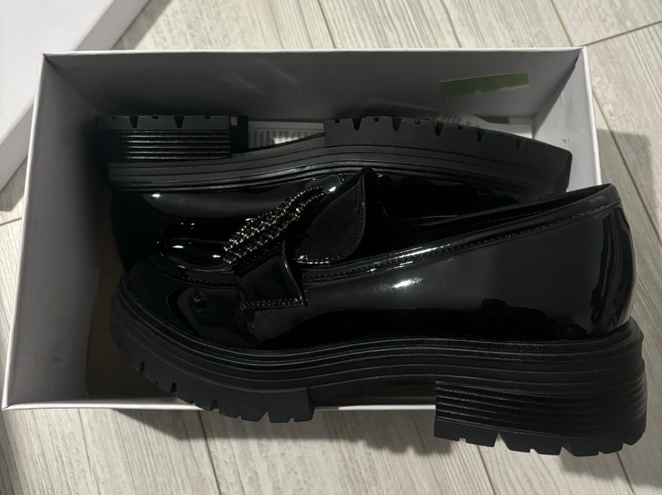 Дамски мокасини с катарама