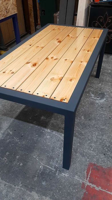 Masa exterior( foisor, terasă ,interior industrial)