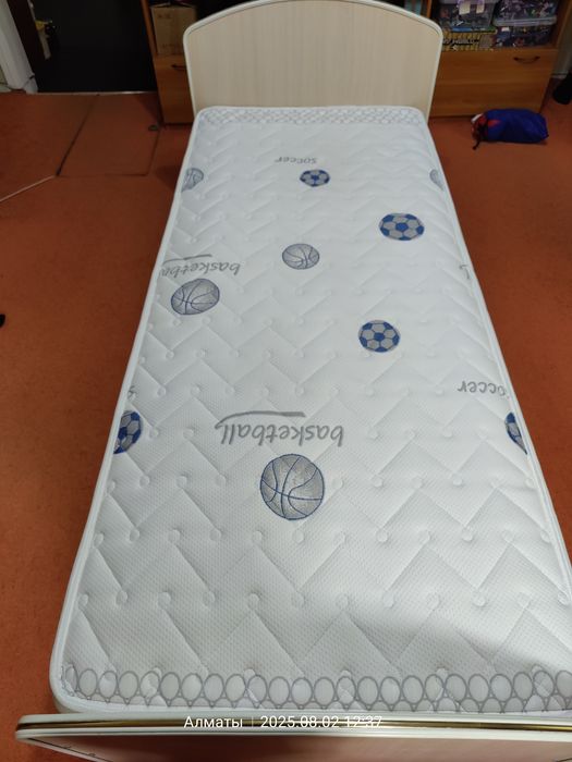 Кровать, матрас и наматрасник