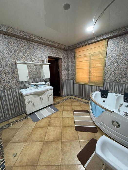 Срочно сдается 3ком кв в новостройке 215кв.м.