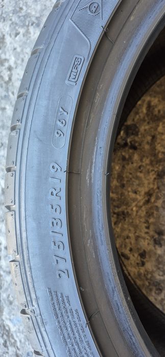 4 anvelope vara runflat Dunlop,fata 245/40/19,spate 275/35/19.Pretul este pe bucata.