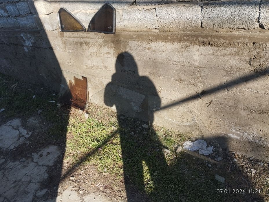 Стекла BMW 7 E38