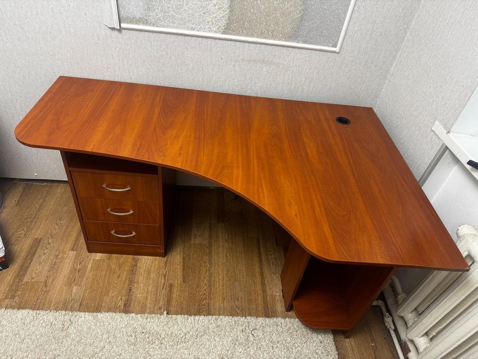 Стол письменный с ящиком угловой