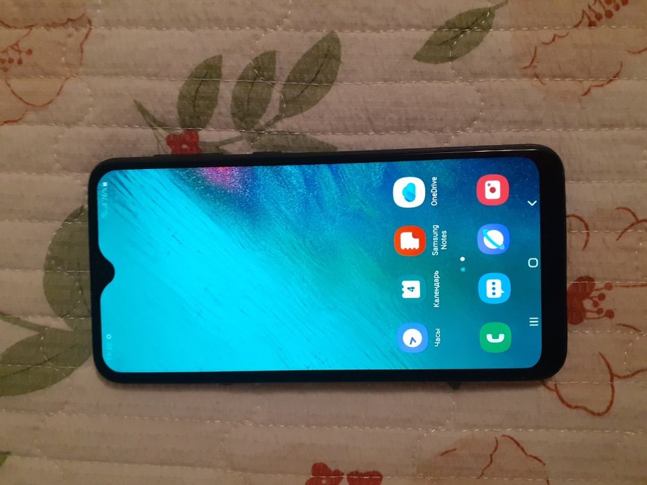 Продам Samsung A10.