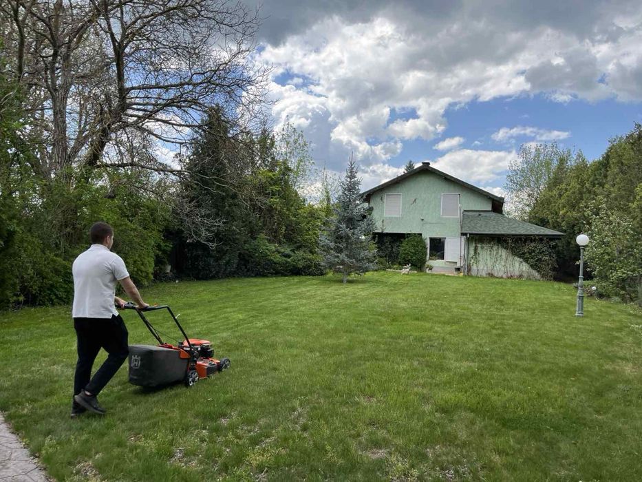 Поддръжка на зелени площи за град София и околностите