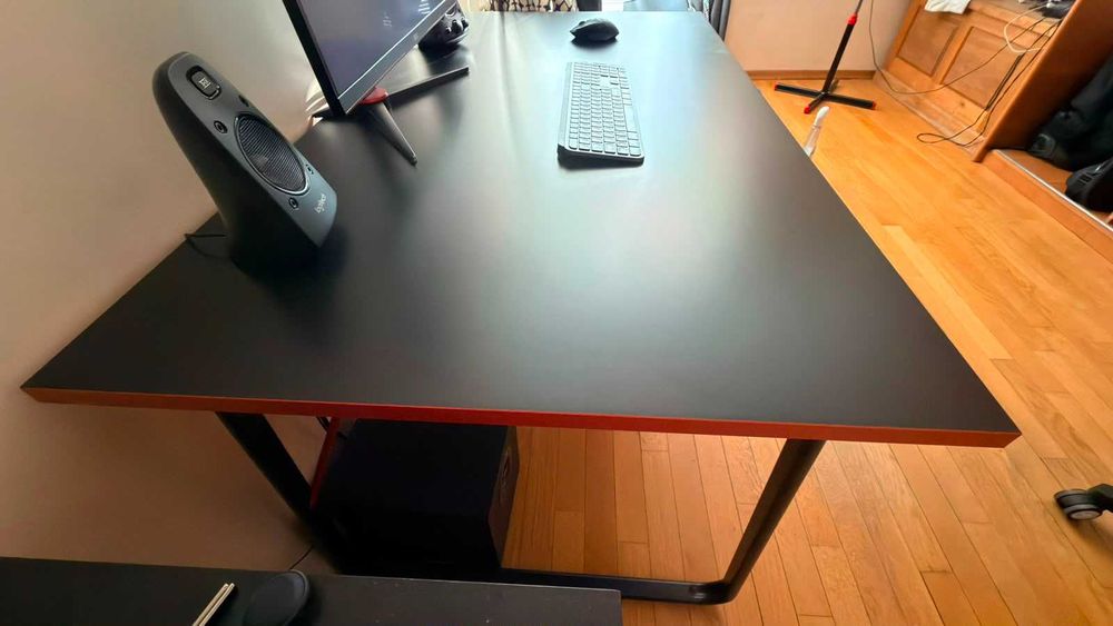 IKEA HUVUDSPELARE геймърско бюро 140x80 см