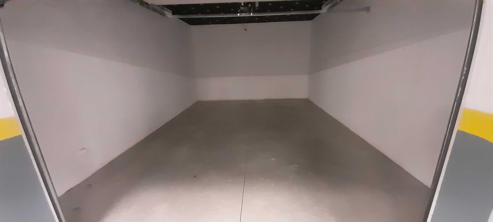 Гараж под наем в Перник кв. Изток