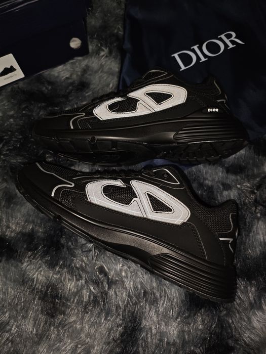 Кроссовки от Dior