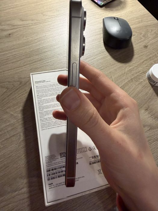 Продавам iphone 15 pro max 256 гб