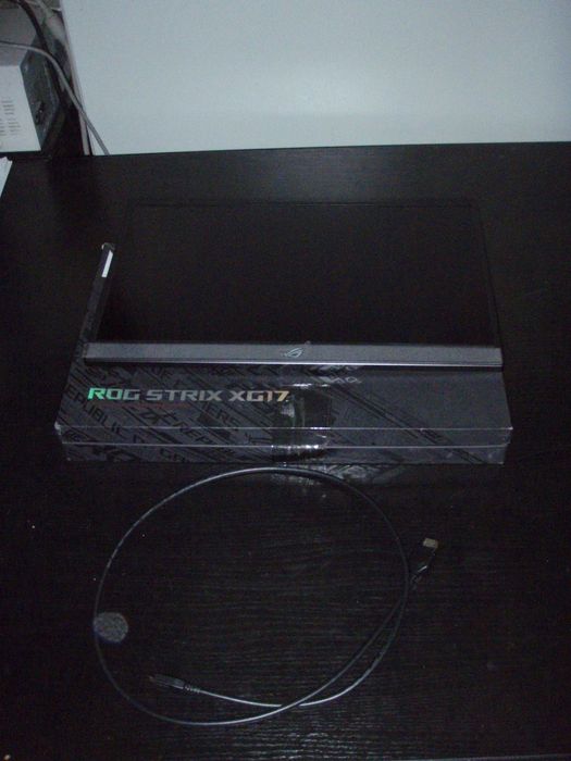 Monitor extern 17.3" FullHD 240Hz Asus ROG Strix XG17 cu probleme