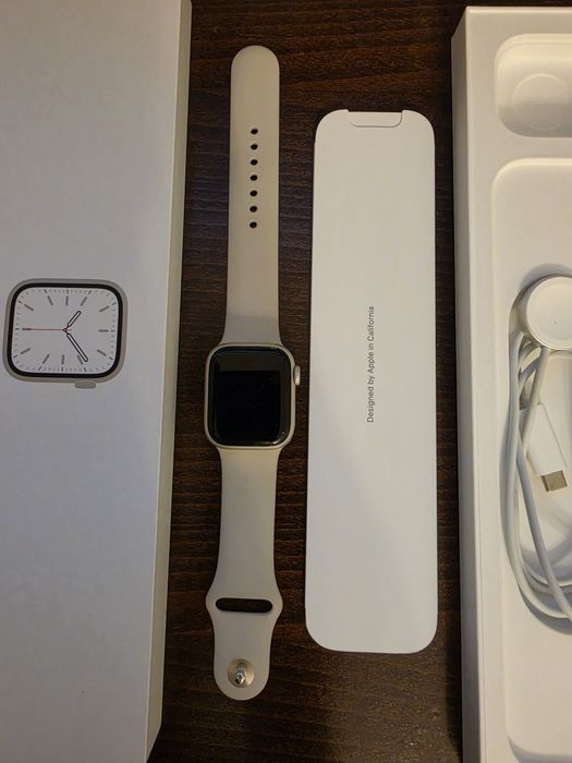 Apple watch  starlight