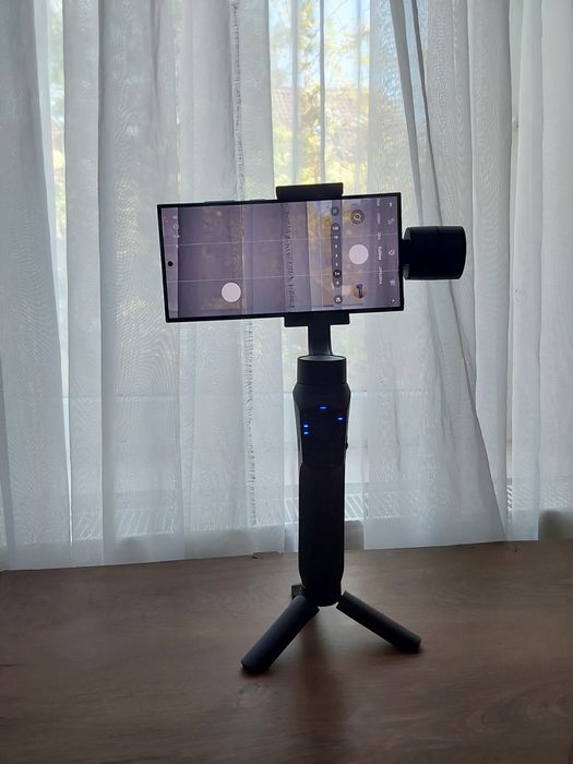 Stabilizator gimbal telefon pe 3 axe