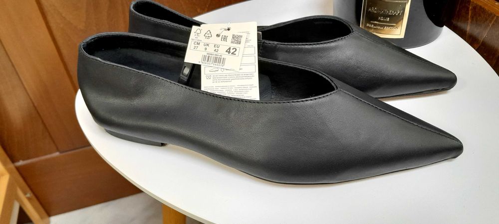 Продавам дамски остри обувки