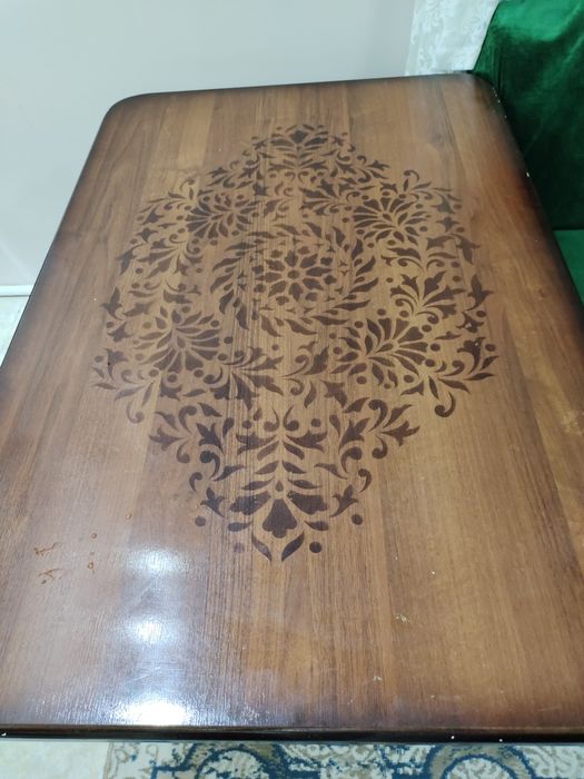 Мебель,стол коричневого цвета