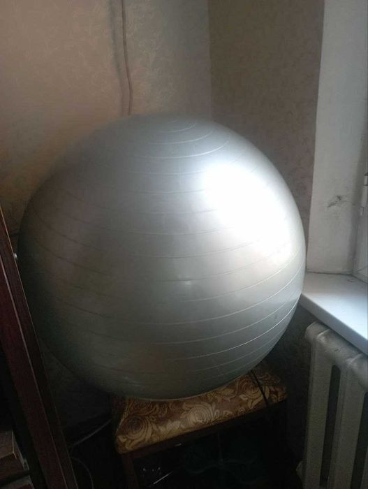 Продается  большой мяч  для фитнеса качественный импортный