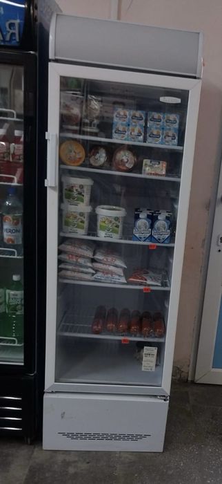 Продам холодильник витрину