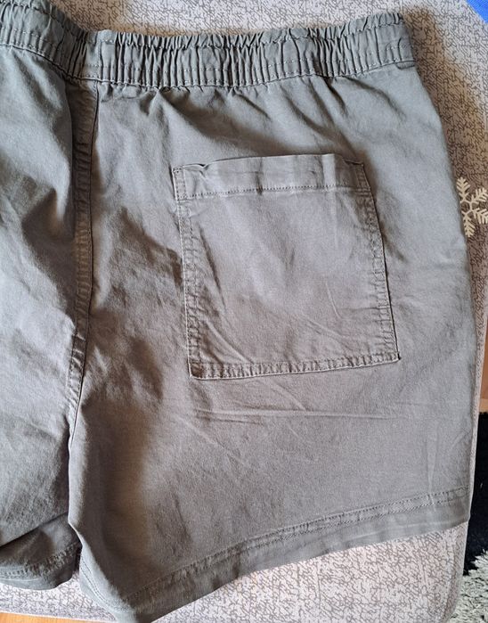 Pantaloni scurți de barbati