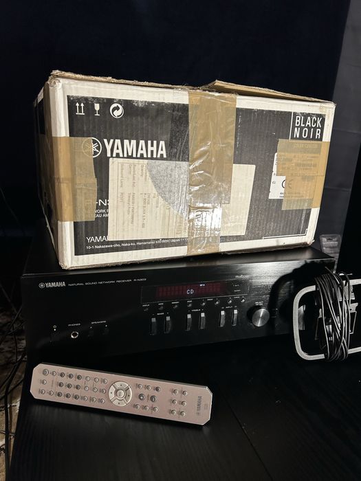 Se vinde Yamaha R-N303