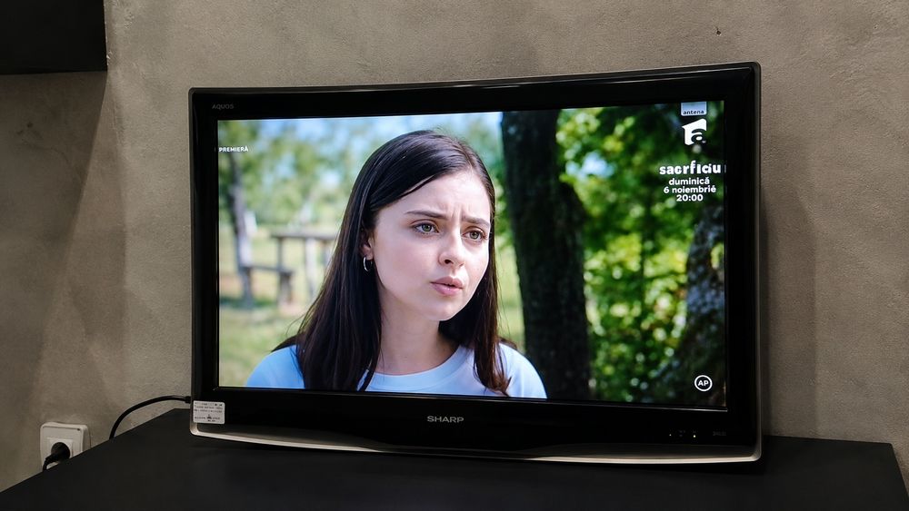 Vând tv SHARP 80 cm funcțional