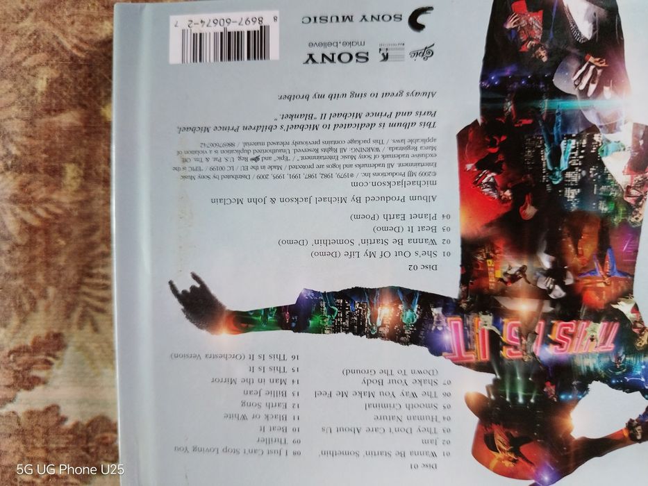 Продавам оригинал двоен СД. на М. Джексън