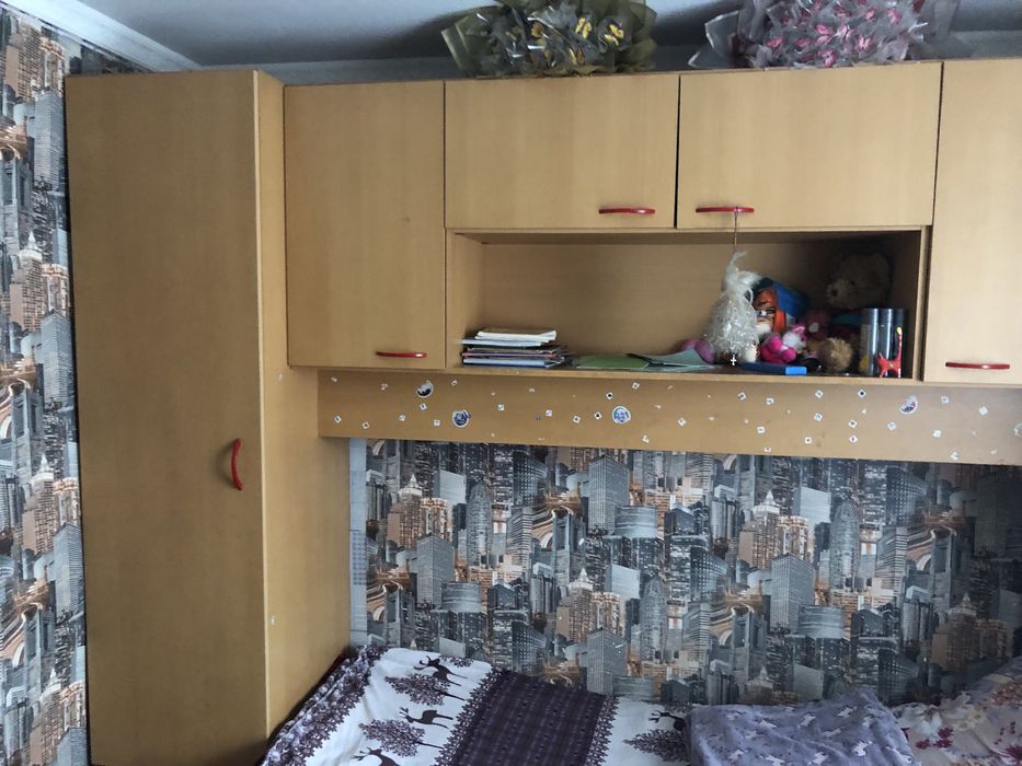 Стенка с кроватью