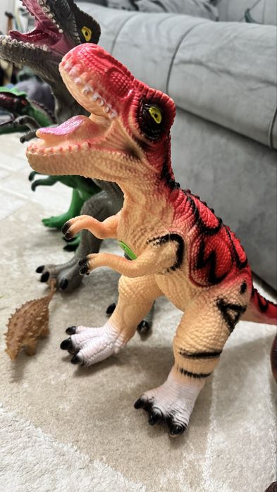Динозавры игрушки