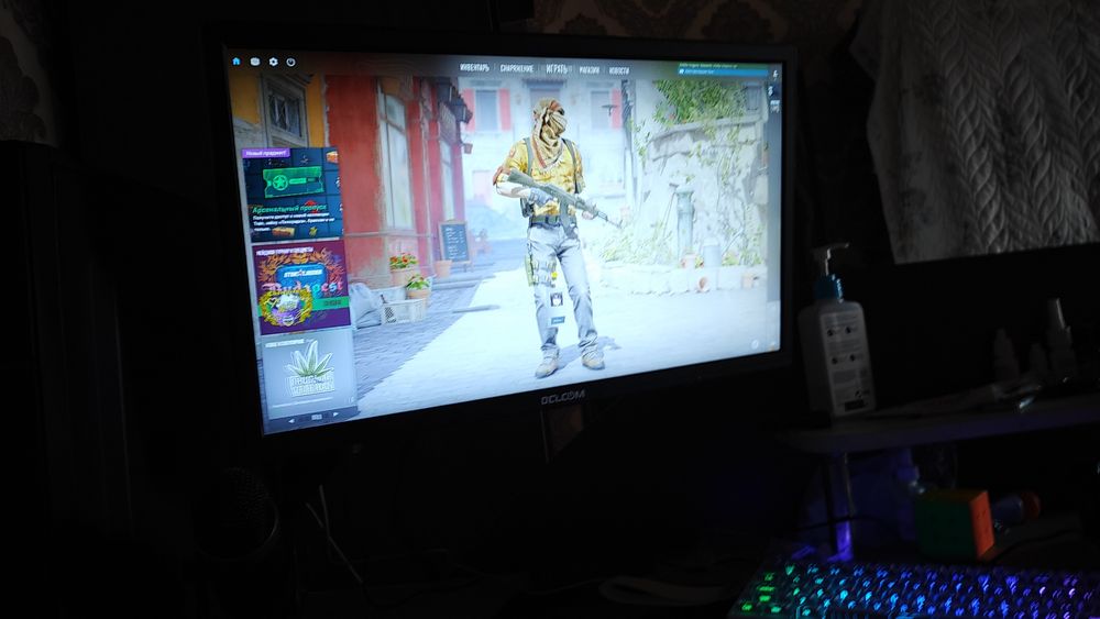 Продам монитор с кронштейном