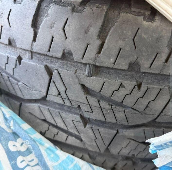 Продам 4 шины Bridgestone