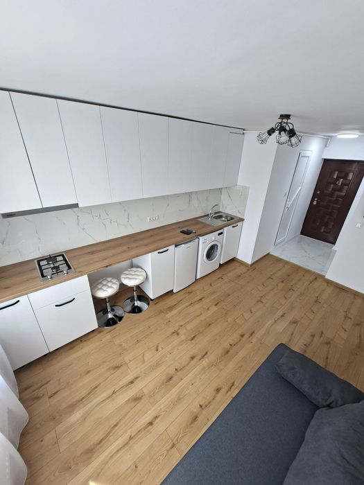 Gars 22 mp total renovată, de inchiriat