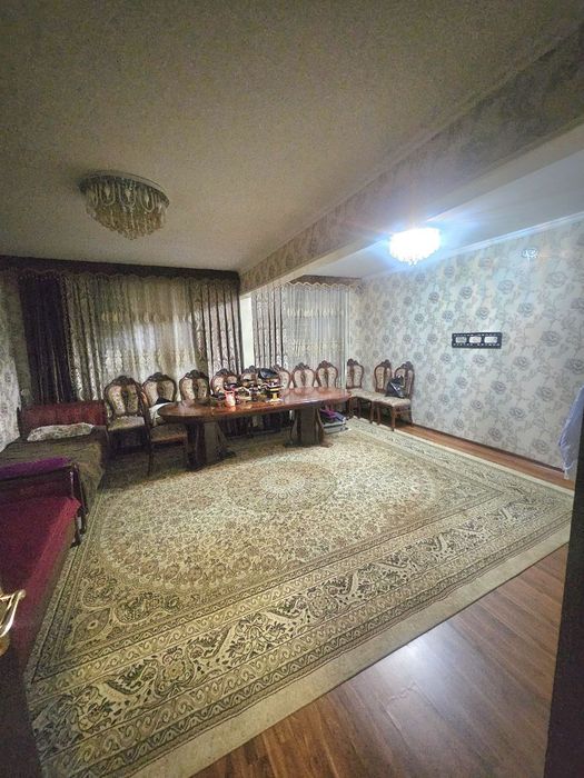 4хона 5 хона килинган падвал ям жилой килинган 1 этаж ховлисида Тапчан