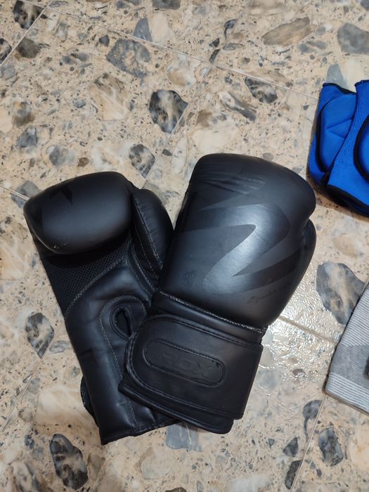 Боксови ръкавици и екипировка за mma, kickbox, муай тай, кикбокс, мма