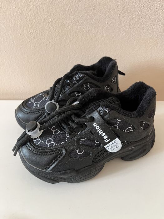 Детские кроссовки со скидкой