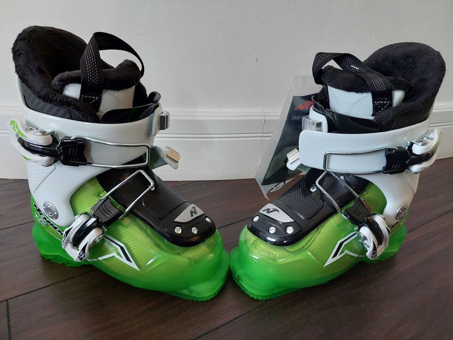 Детски ски обувки NORDICA Теаm 2R - нови, размер 175