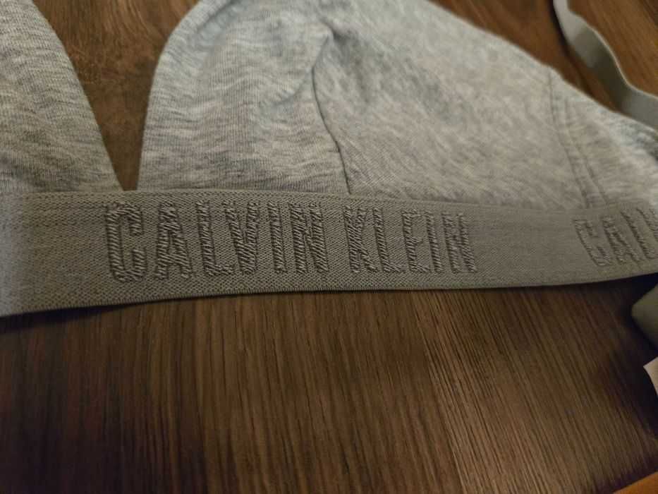 Нов Calvin Klein сутиен и бикини М оригинален с етикети
