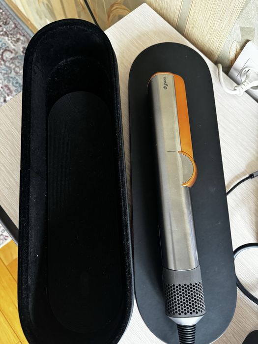 Продам Dyson фен - утюжок