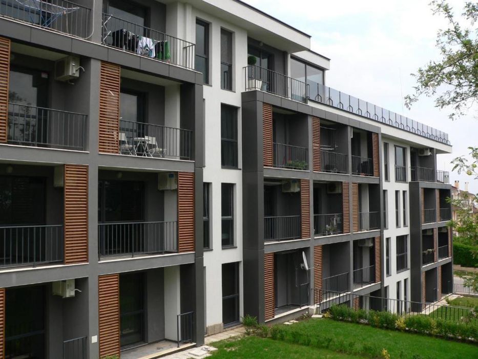 Дава се под наем Четиристаен апартамент в Варна, м-т Траката - 150 кв.м за 900 € - Снимка #16