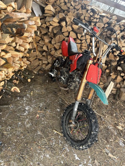 Vând motocicletă Cross 125, cadru mediu, în stare foarte bună