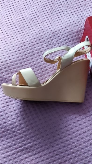 Продам босоножки женские