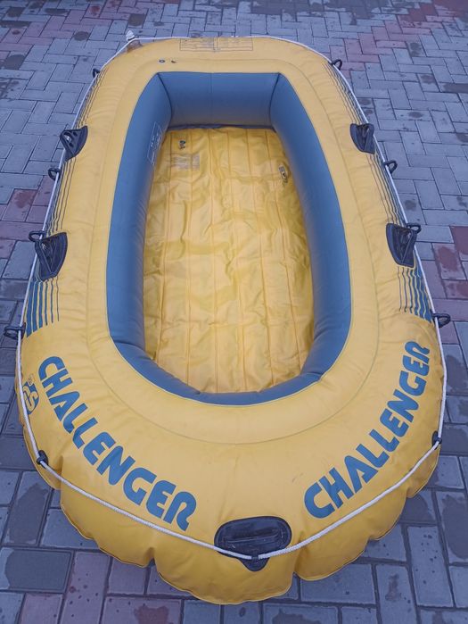 Надувная лодка challenger 400