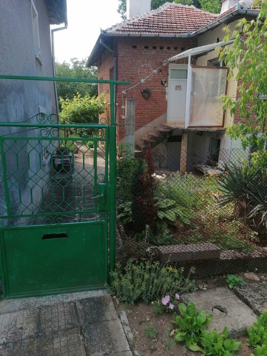 продавам две къщи в с.Балювица
