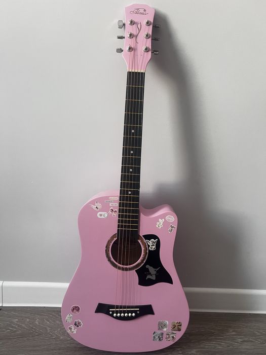 Продам новую гитару.