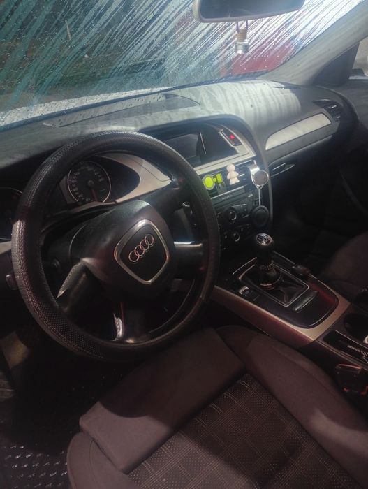 Mă vinde *AUDI A4 b8 tel 0752037167*