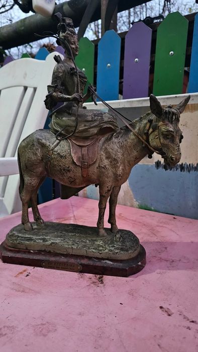 O superbă Statuietă bronz