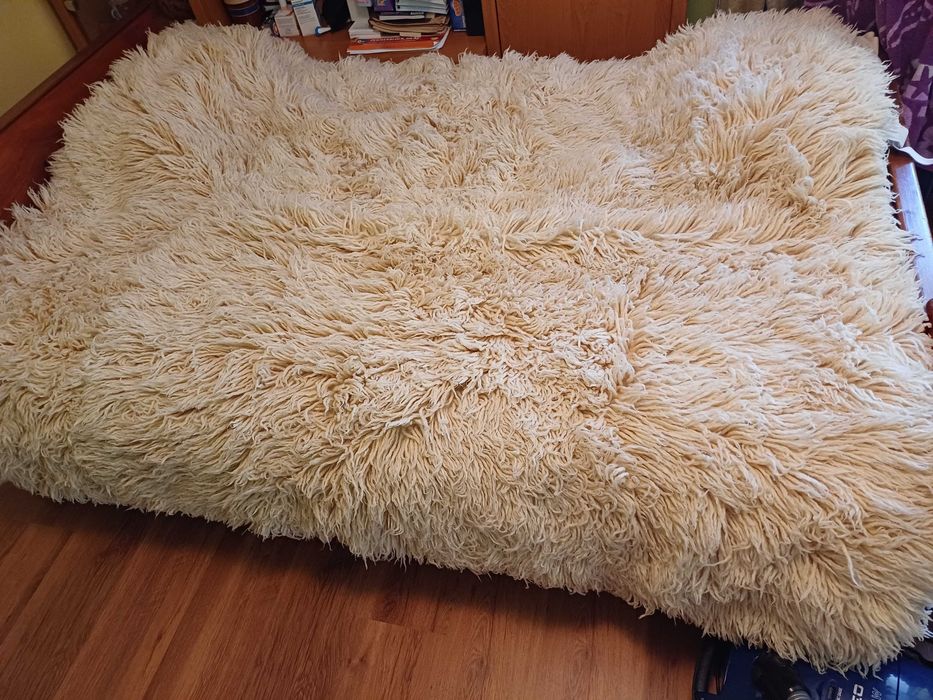 Продавам бели, ръчно тъкани губери