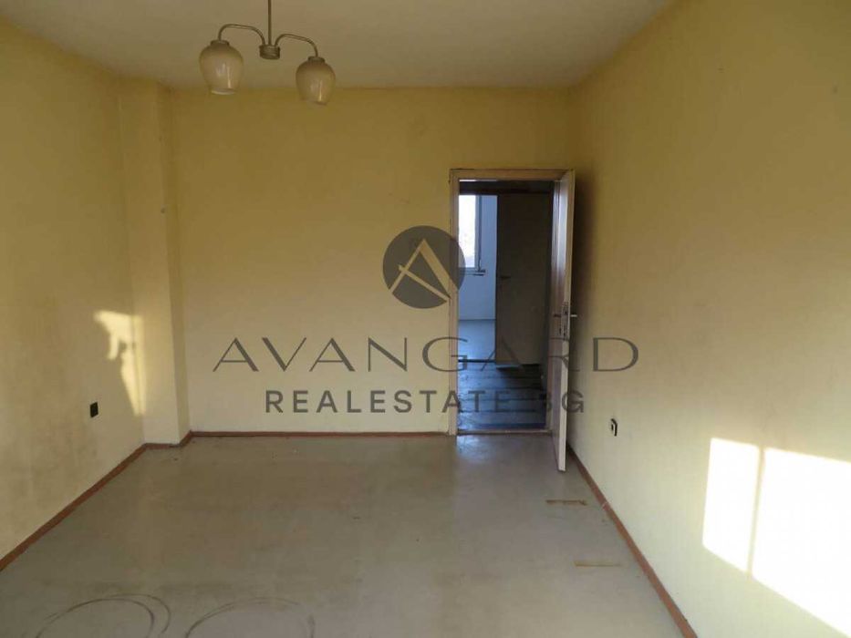 Продава се Тристаен апартамент в Пловдив, Кючук Париж - 107 кв.м за 1233 €/кв.м - Снимка #7