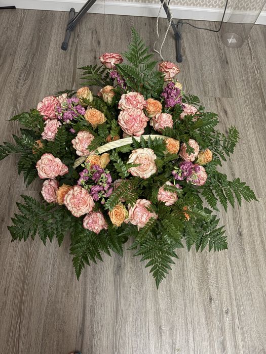 Цветы в корзине свежие