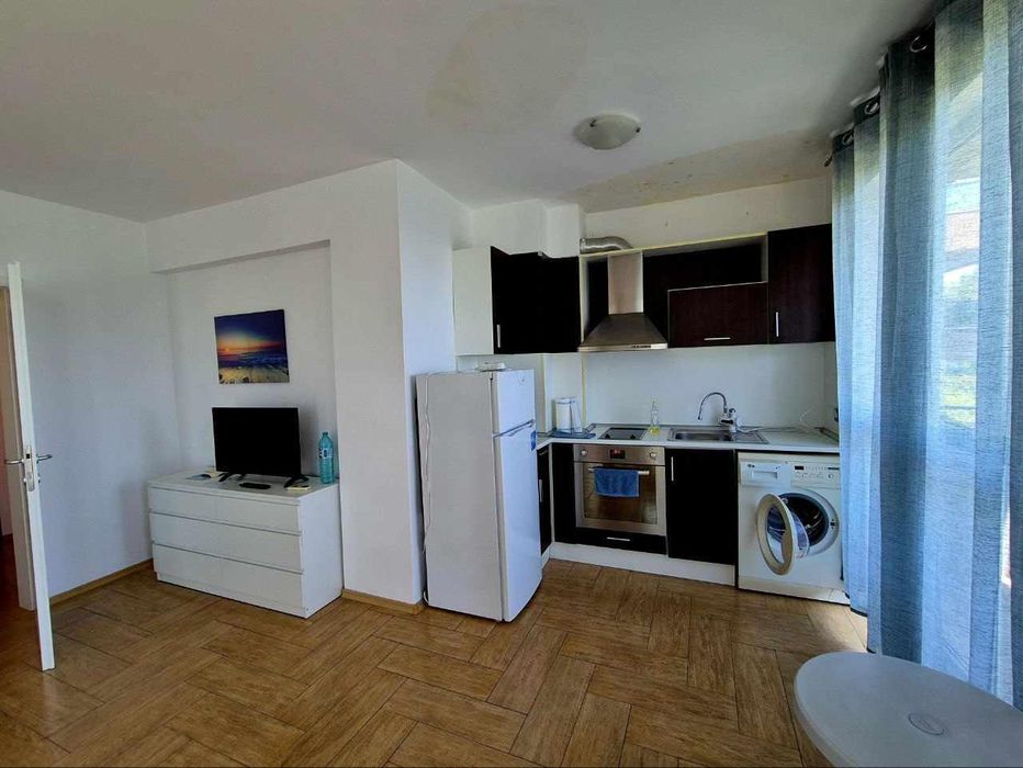 Дава се под наем Двустаен апартамент в Варна, Център - 65 кв.м за 500 € - Снимка #2