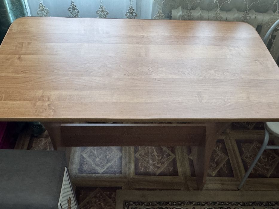 Стол в хорошом состояние