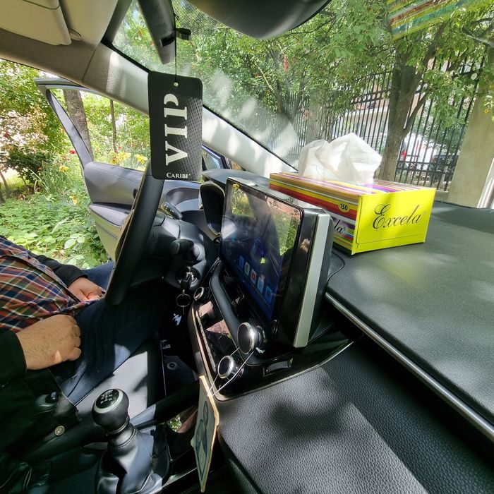 Navigatie android Toyota Corolla Waze YouTube GPS BT USB