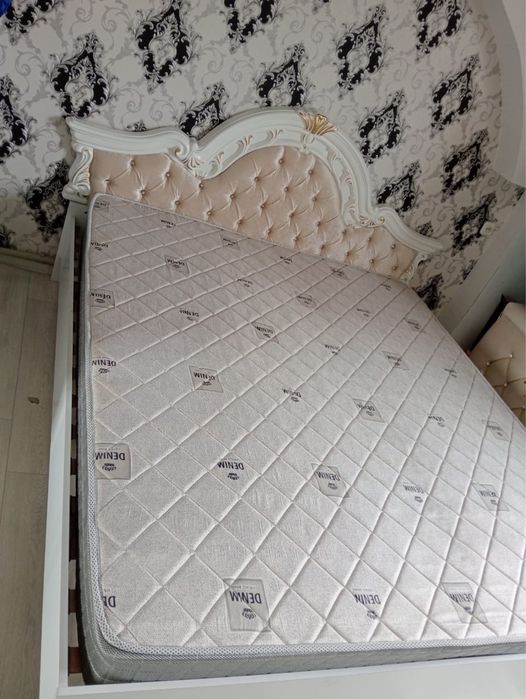 Спальный кровать с матрасом